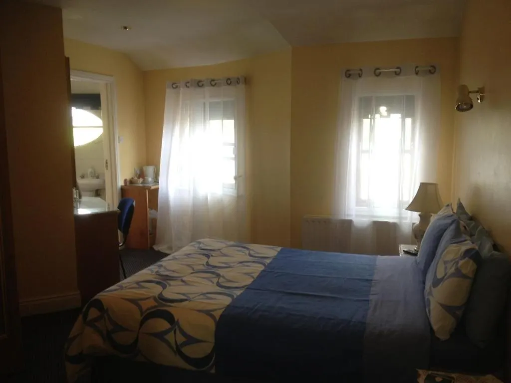 The White House Hotel Ward 3*,  Irlande